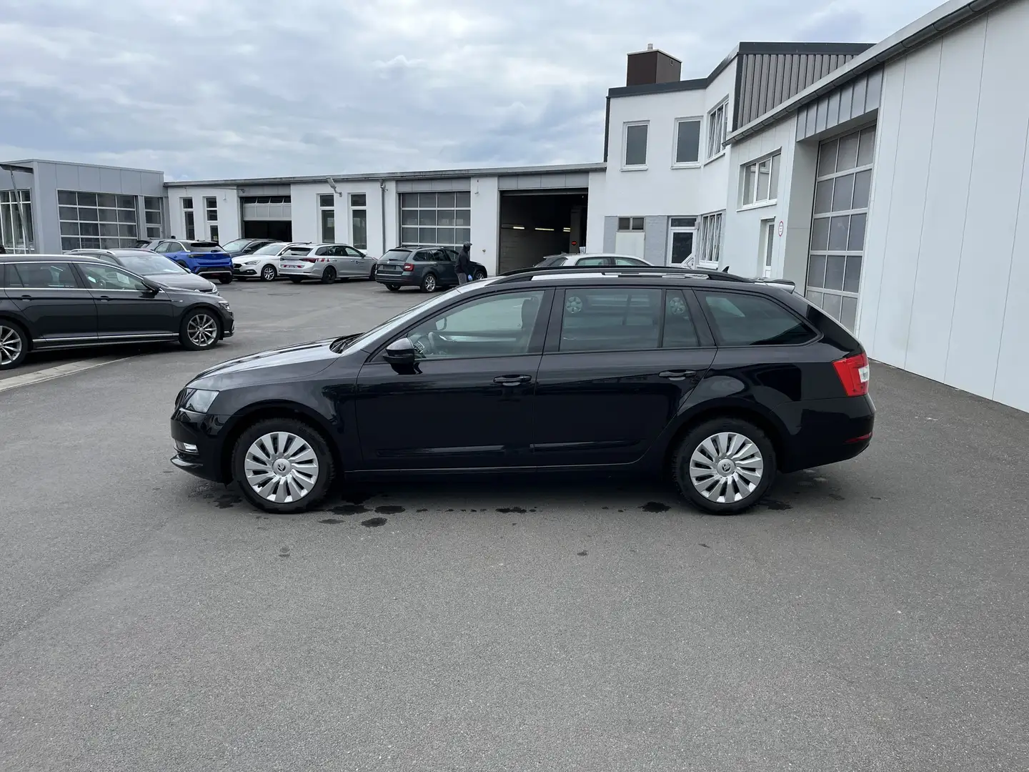 Skoda Octavia Combi 1.6 TDI Ambition 104€ m. 20% Anzahlung DAB Nero - 2