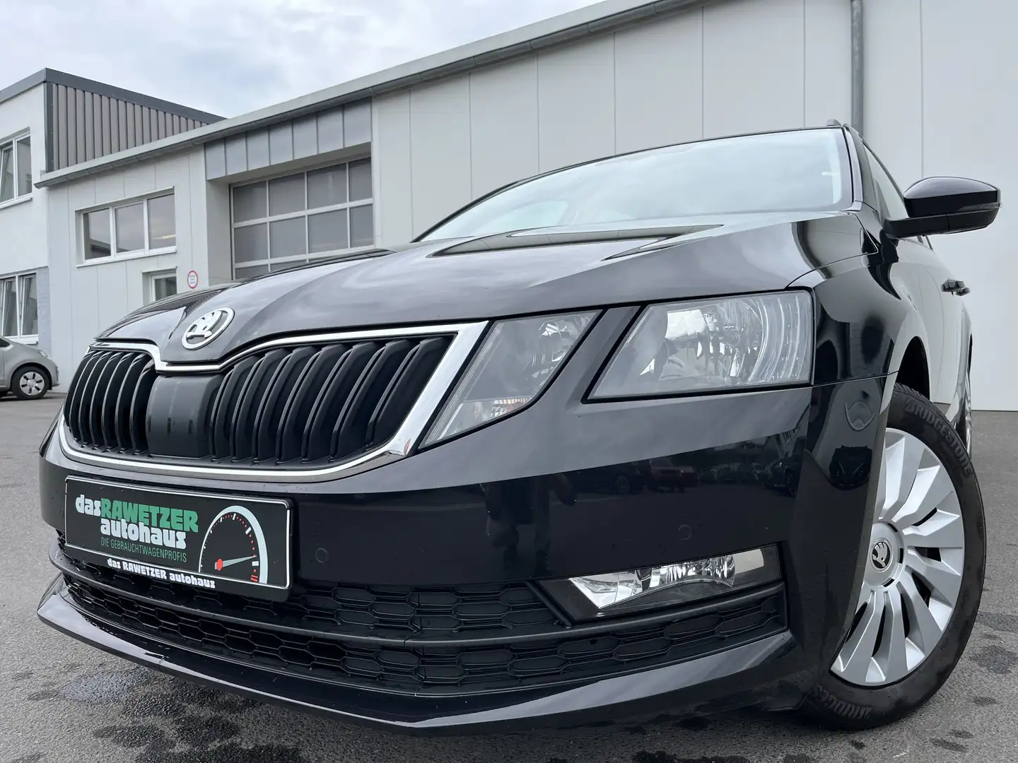 Skoda Octavia Combi 1.6 TDI Ambition 104€ m. 20% Anzahlung DAB Nero - 1