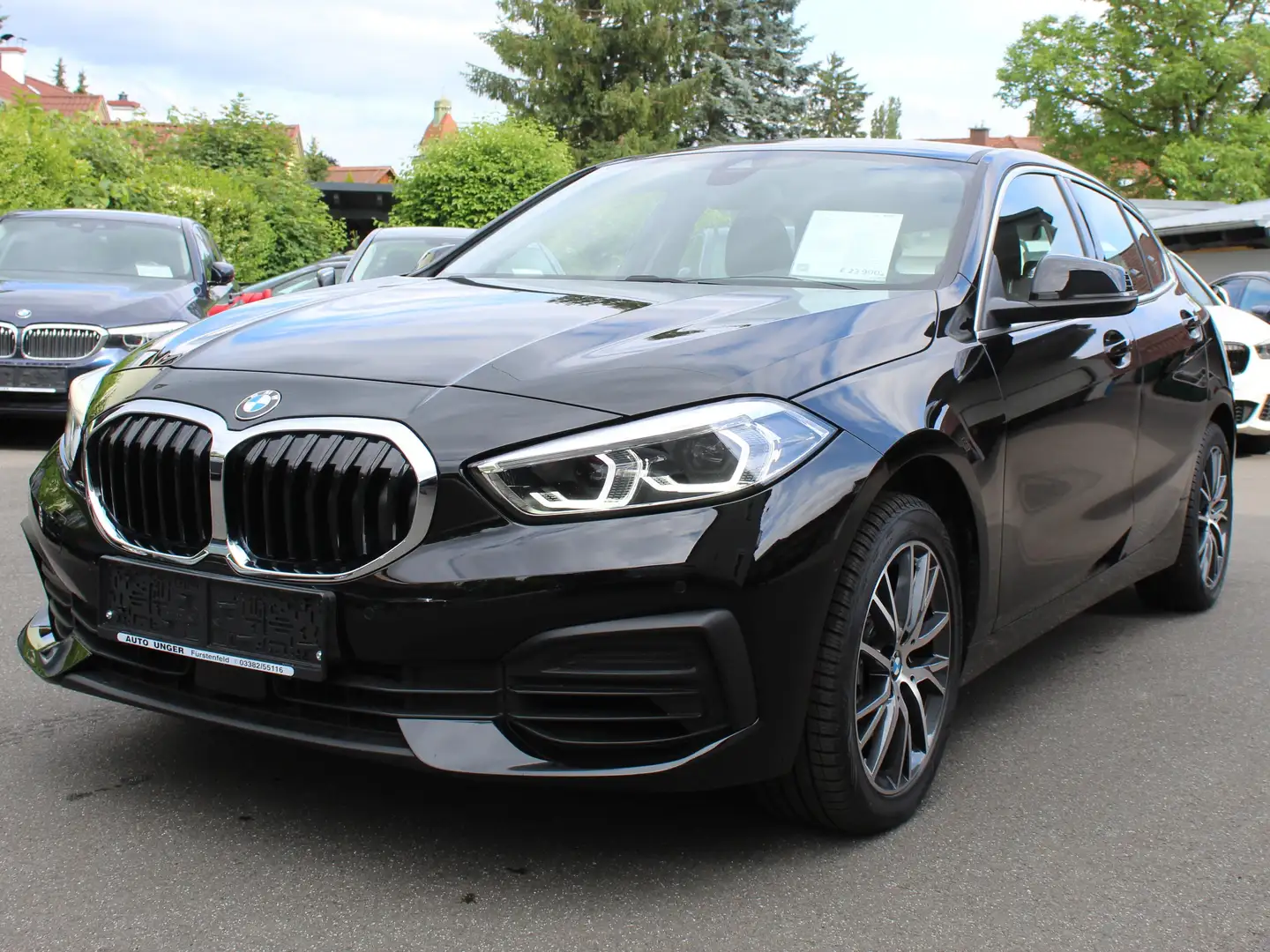 BMW 116 116 i Aut nur 24000 Km Schwarz - 1