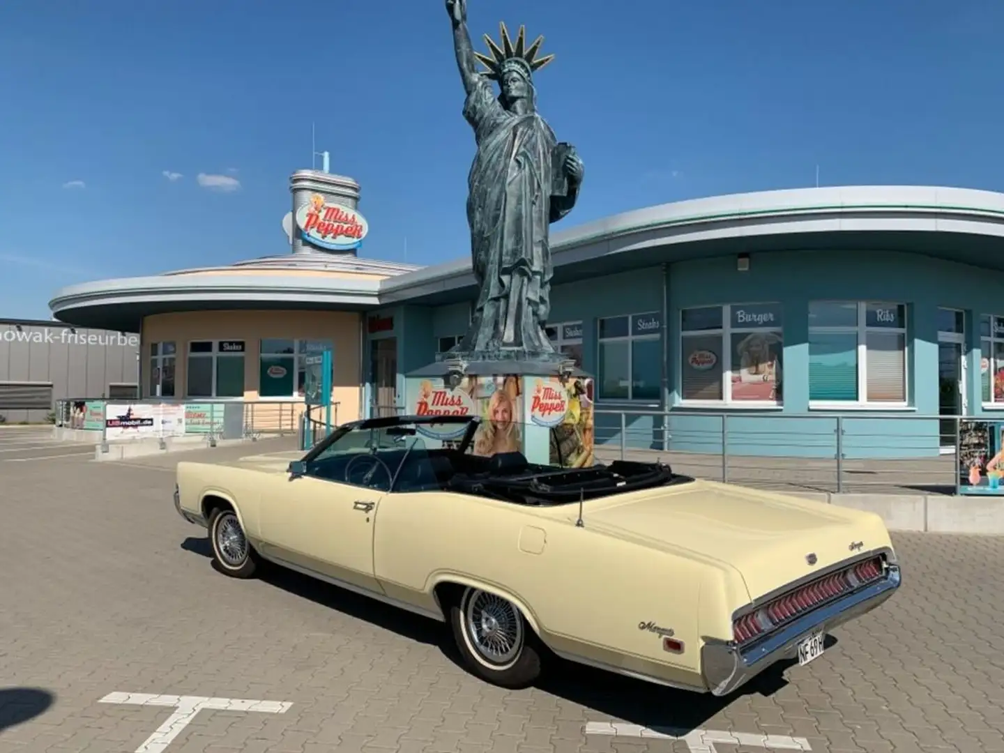 Oldtimer Mercury Marquis Gelb - 1