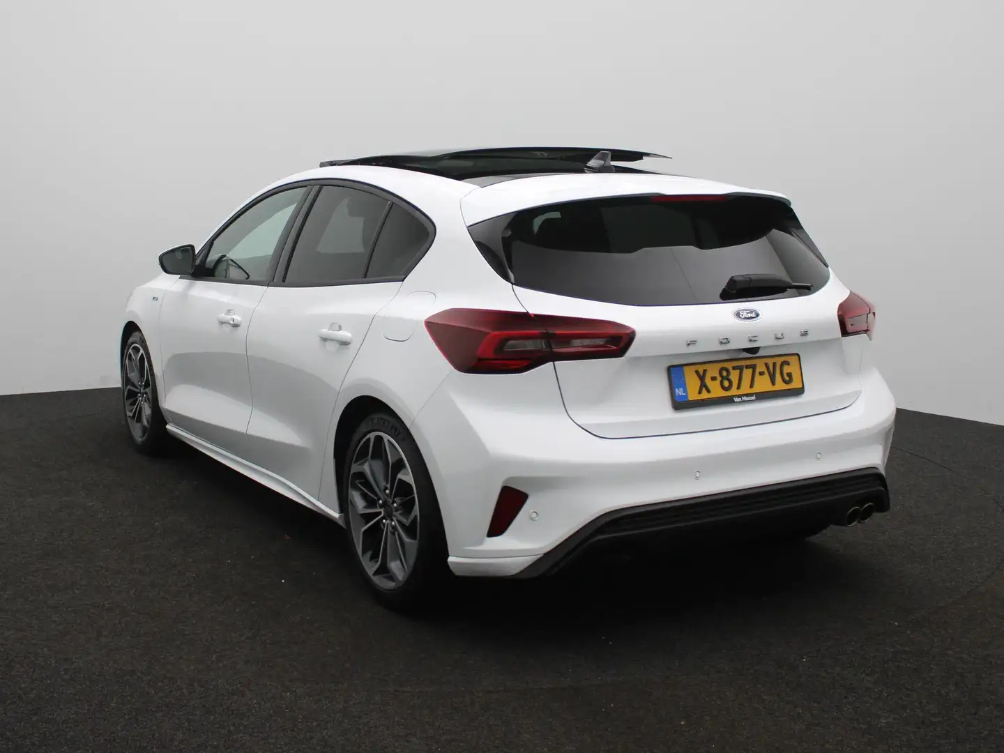 Ford Focus 1.0 EcoBoost Hybrid ST Line X Aut. | Panoramadak | Blanc - 2