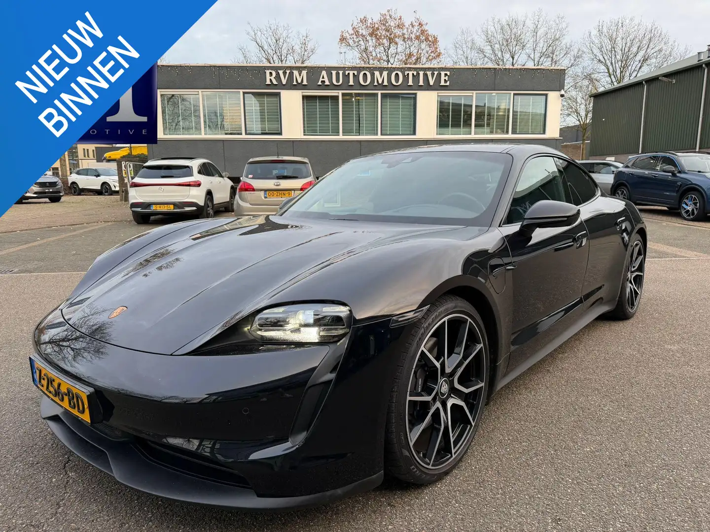 Porsche Taycan Performance 84 kWh VAN: 68.900,- VOOR: 64.440,- UW Nero - 1