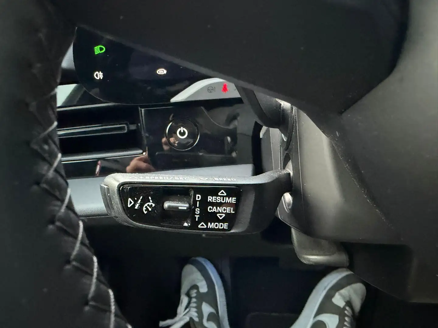 Porsche Taycan Performance 84 kWh VAN: 68.900,- VOOR: 64.440,- UW Nero - 2