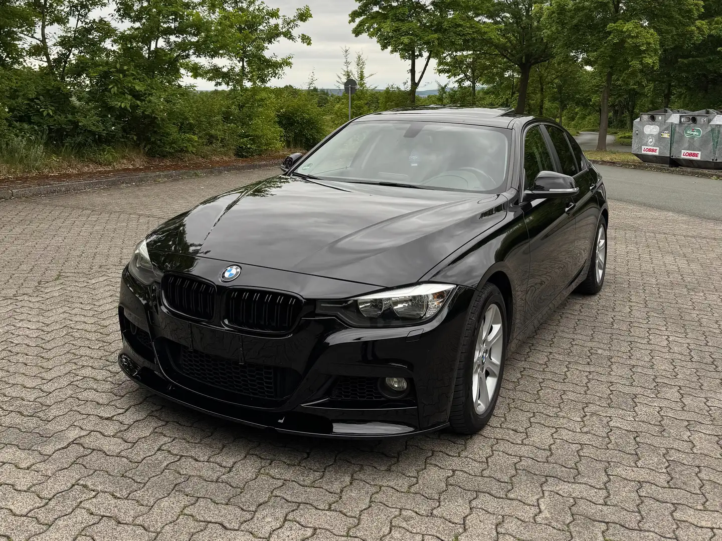 BMW 318 i - Pano, Navi, PDC, M- Fahrwerk + Stoßstange Schwarz - 1