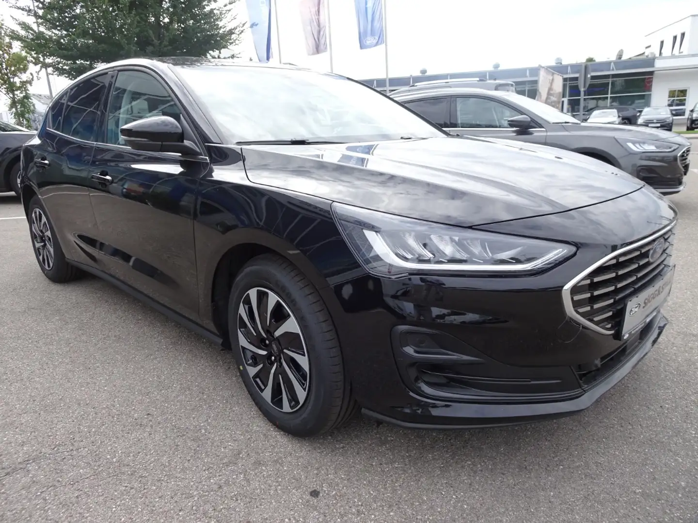 Ford Focus Titanium 1.0l NAV*IACC*SHZ*BLIS*LED*PDC*CAM Schwarz - 2