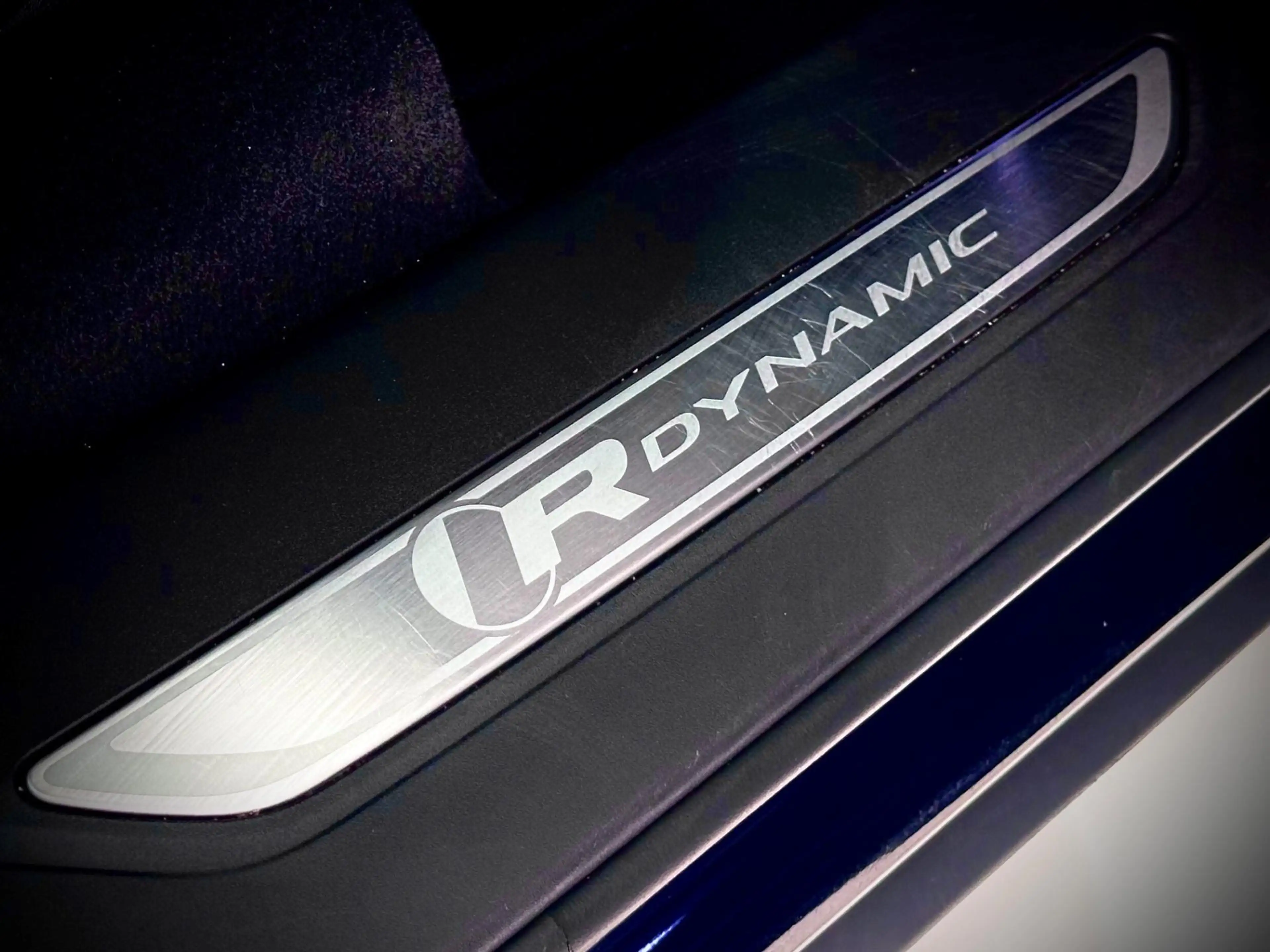 Jaguar F-Pace P400e R-Dynamic Black | Panorama dak | Cold Climat — photo 34