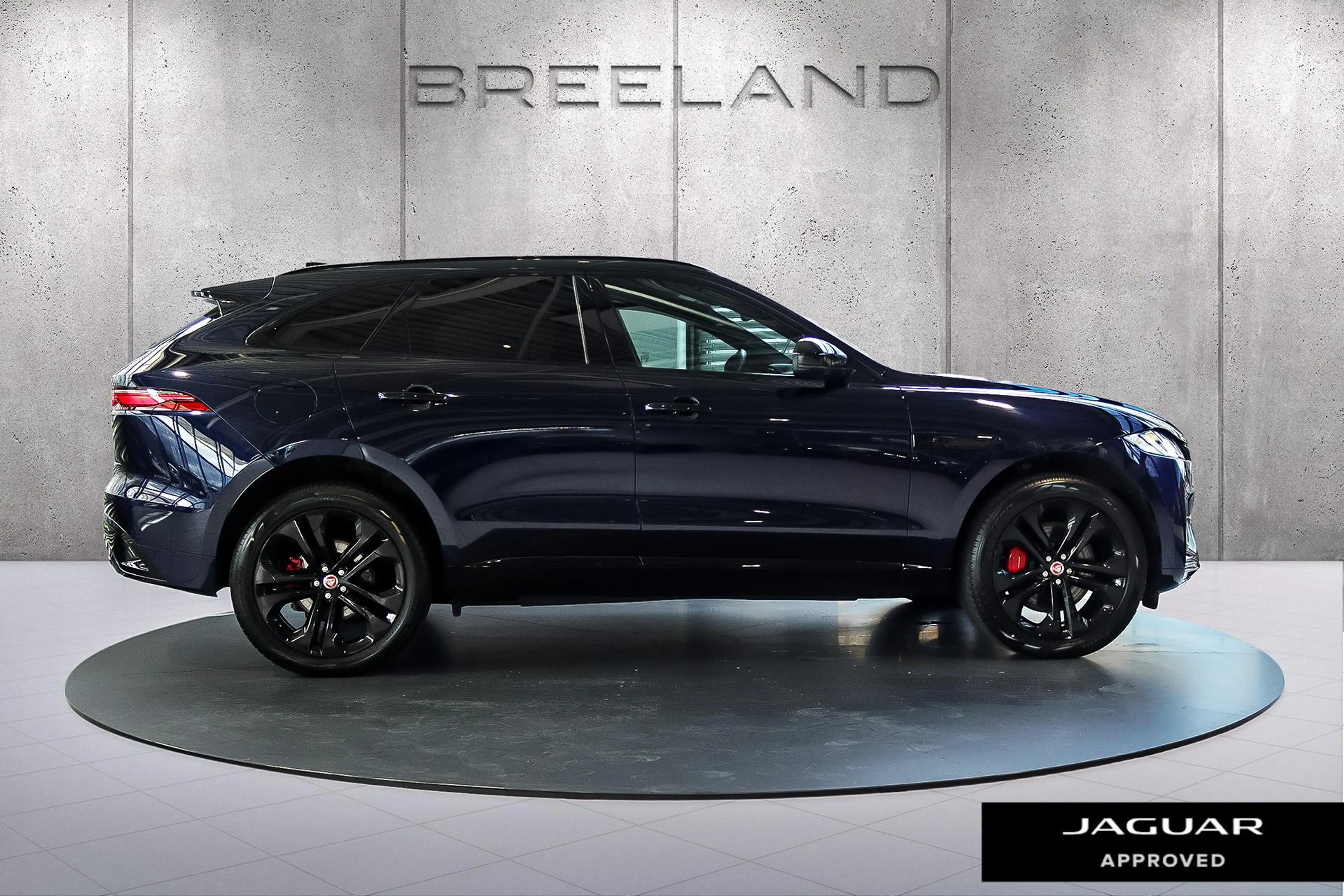 Jaguar F-Pace P400e R-Dynamic Black | Panorama dak | Cold Climat — photo 4