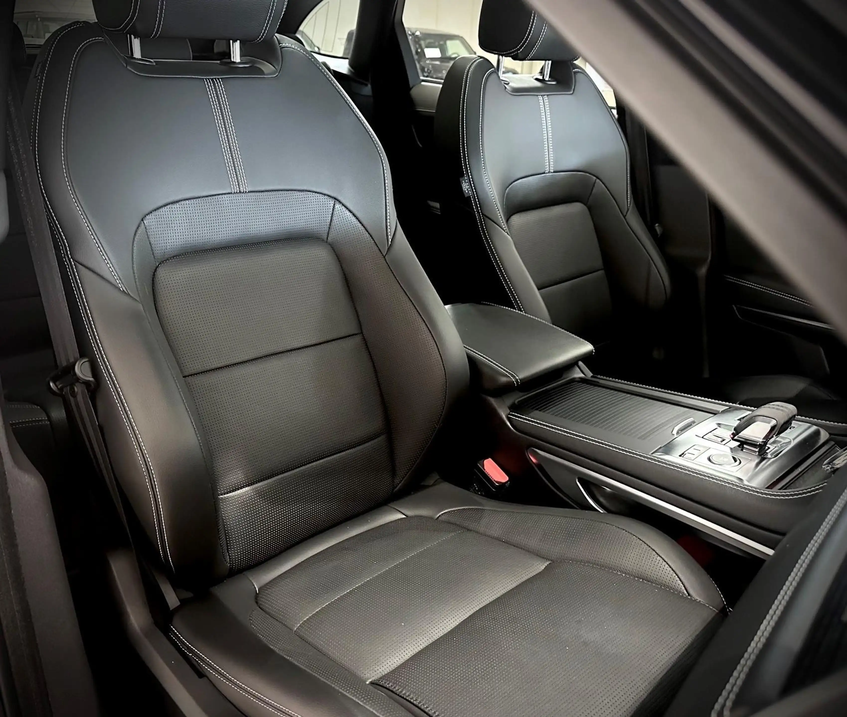 Jaguar F-Pace P400e R-Dynamic Black | Panorama dak | Cold Climat — photo 12