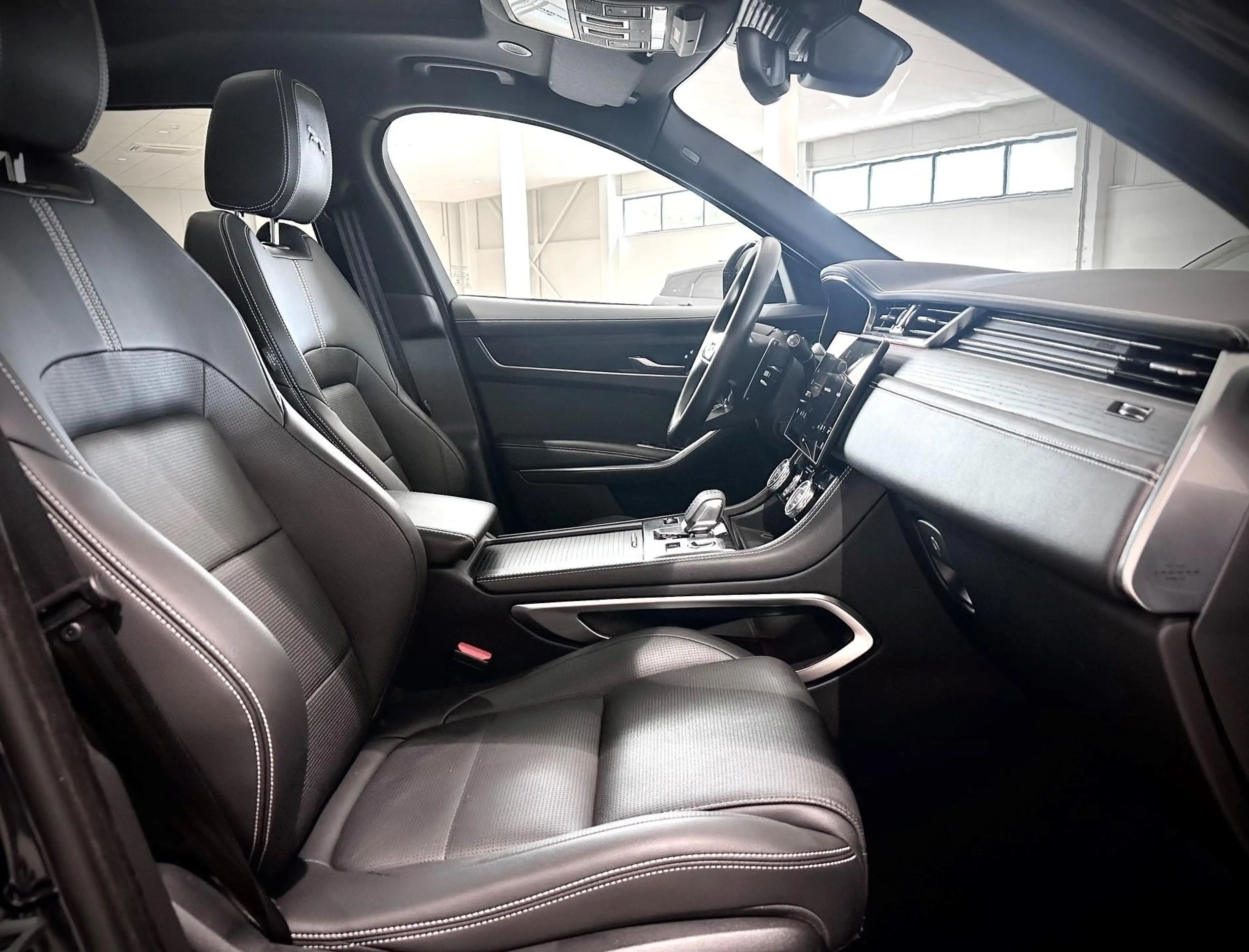 Jaguar F-Pace P400e R-Dynamic Black | Panorama dak | Cold Climat — photo 5