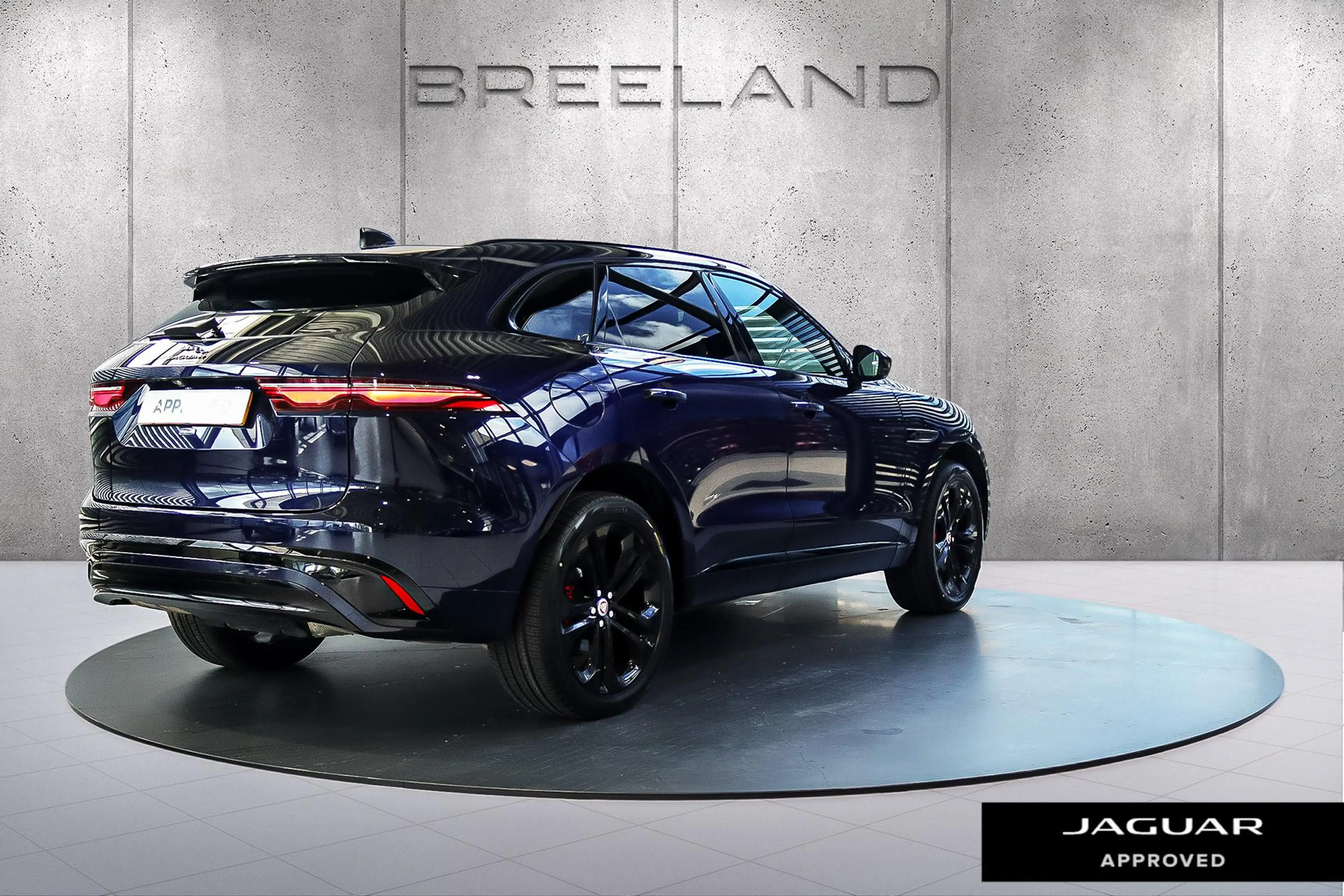 Jaguar F-Pace P400e R-Dynamic Black | Panorama dak | Cold Climat — photo 2