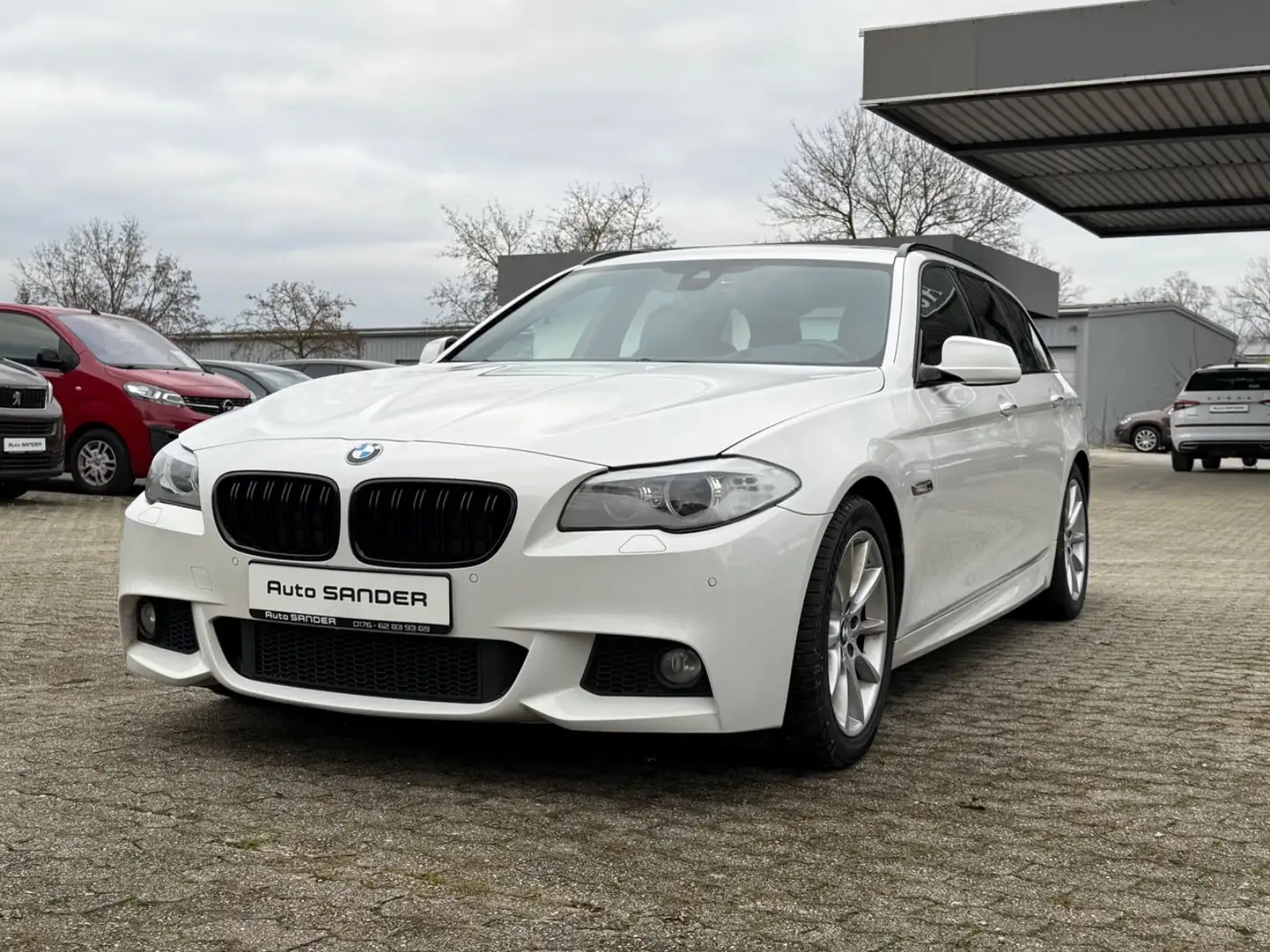 BMW 530 d Touring M-SPORT/LEDER/PANO/HUD/8xALU´S Weiß - 2