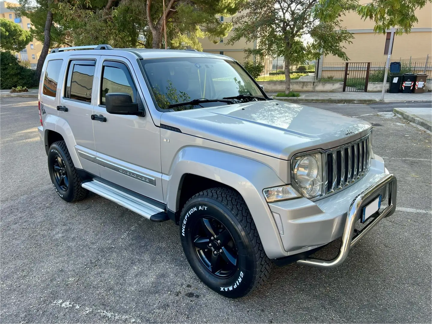 Jeep Cherokee 2.8 crd Limited auto dpf Argent - 1