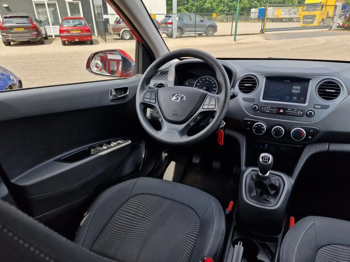 Hyundai i10 1.0i Comfort Rojo - 2