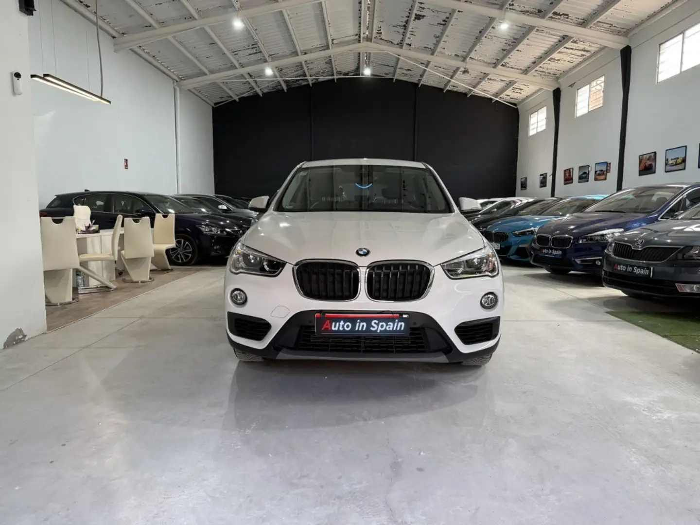 BMW X1 xDrive 18d Weiß - 2