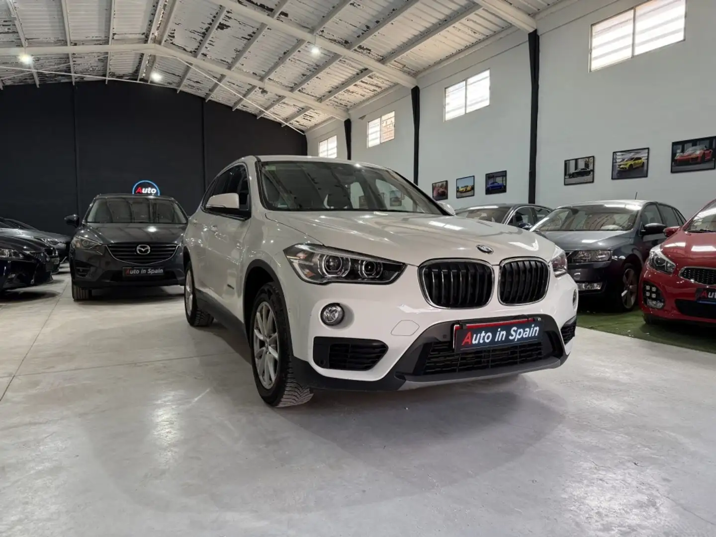 BMW X1 xDrive 18d Weiß - 1