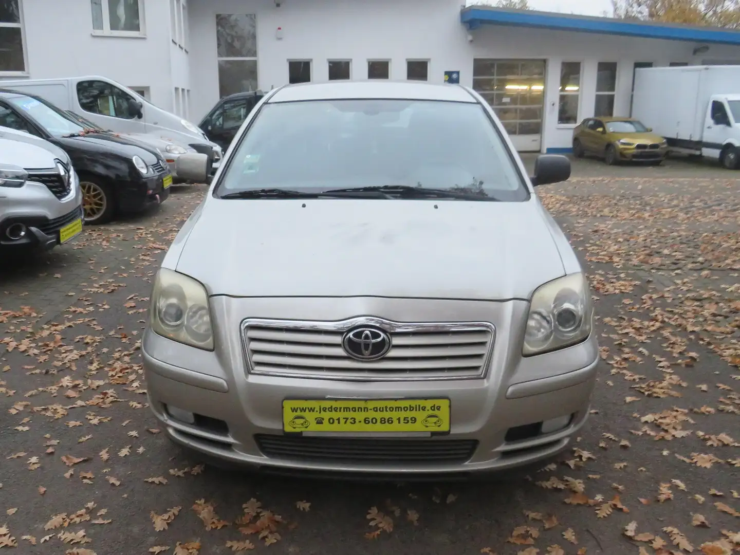 Toyota Avensis 1.8 Sol Liftback Grau - 2