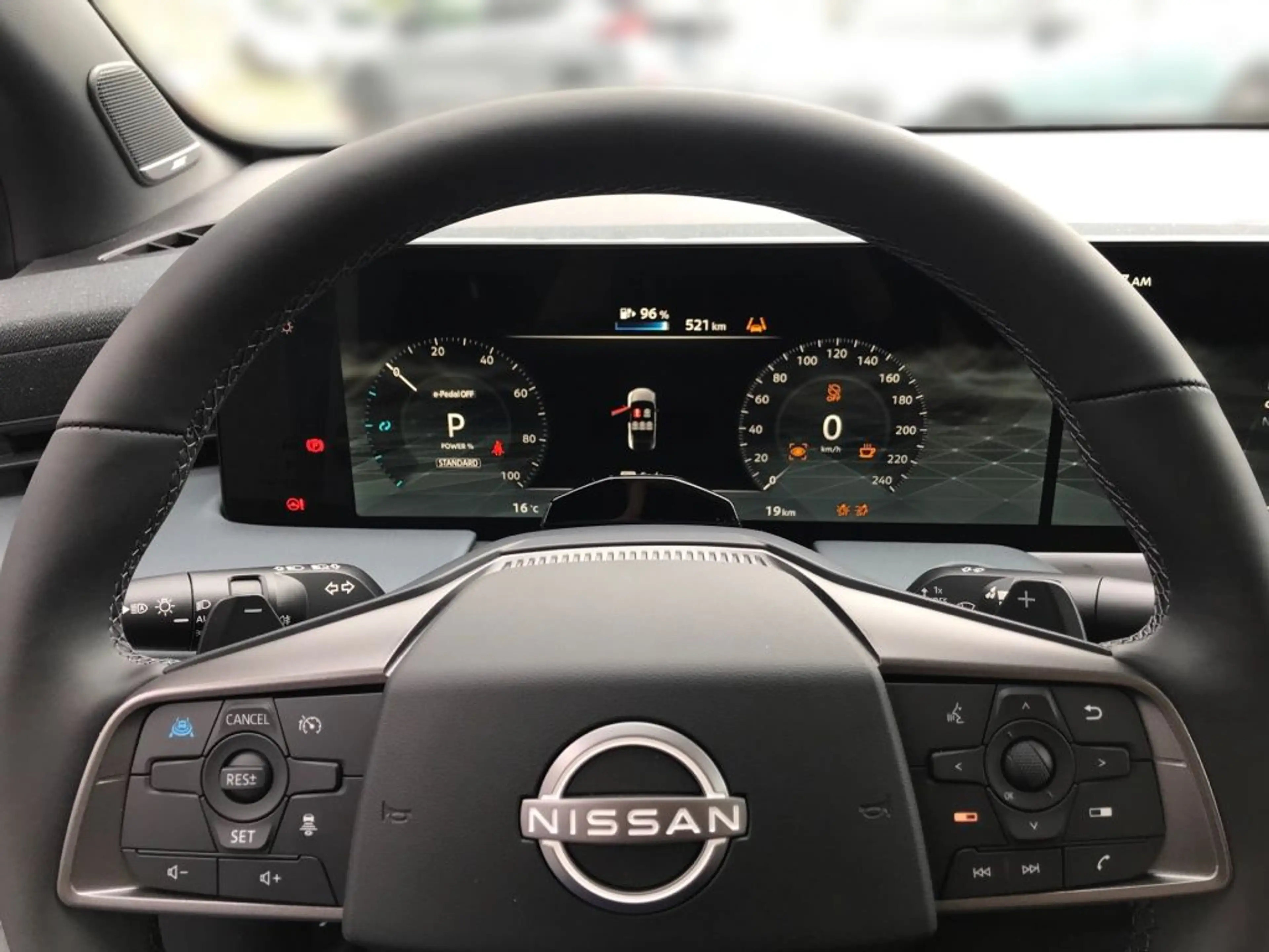 Nissan Leaf 75 kWh Evolve (ZE2) — photo 8