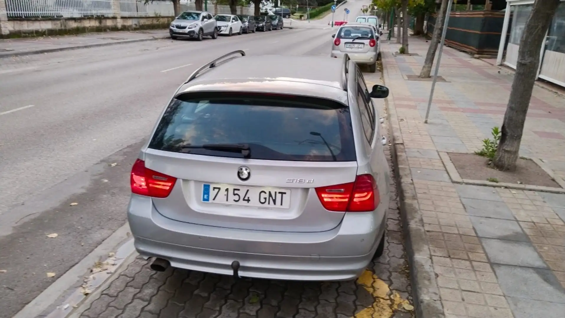 BMW 318 318d Touring Gris - 2