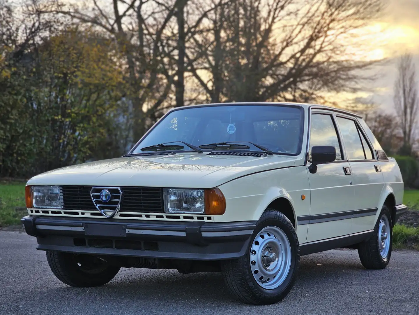 Alfa Romeo Giulietta Etat collection a voir Белый - 2