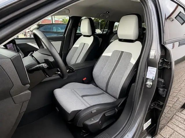 Opel Astra view 8