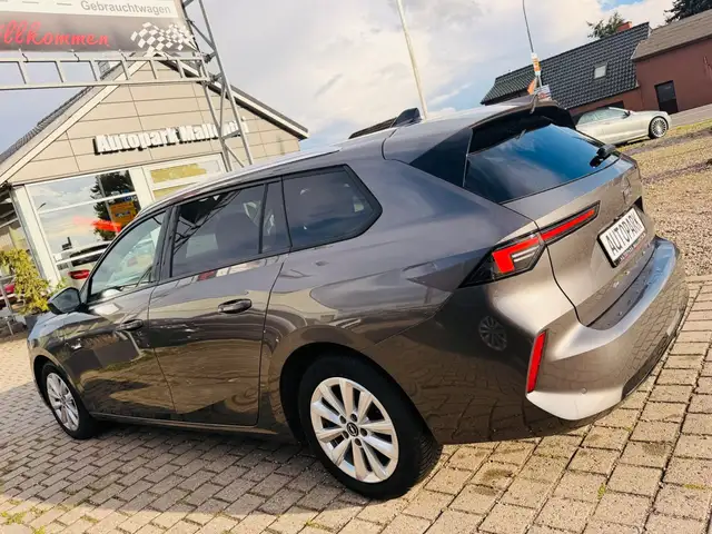 Opel Astra view 5