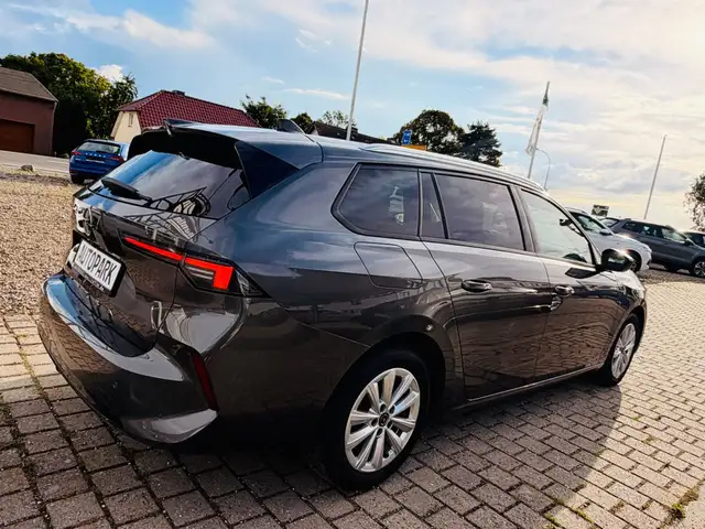 Opel Astra view 6