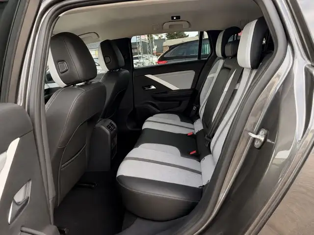 Opel Astra view 9
