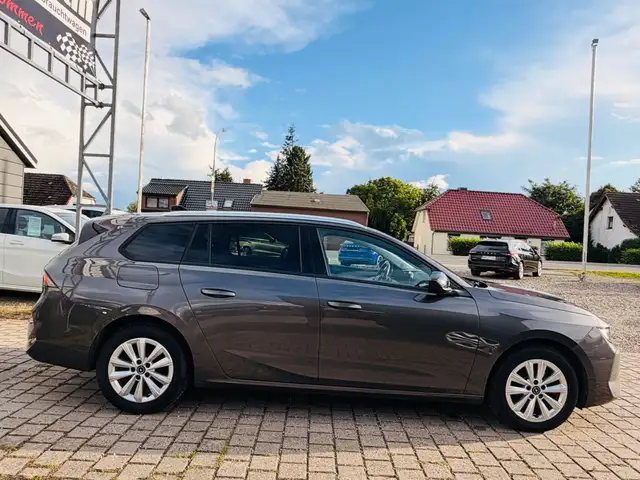 Opel Astra view 7
