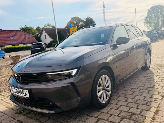 Opel Astra view 3
