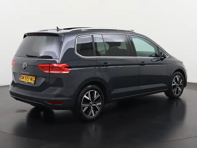 Volkswagen Touran view 4
