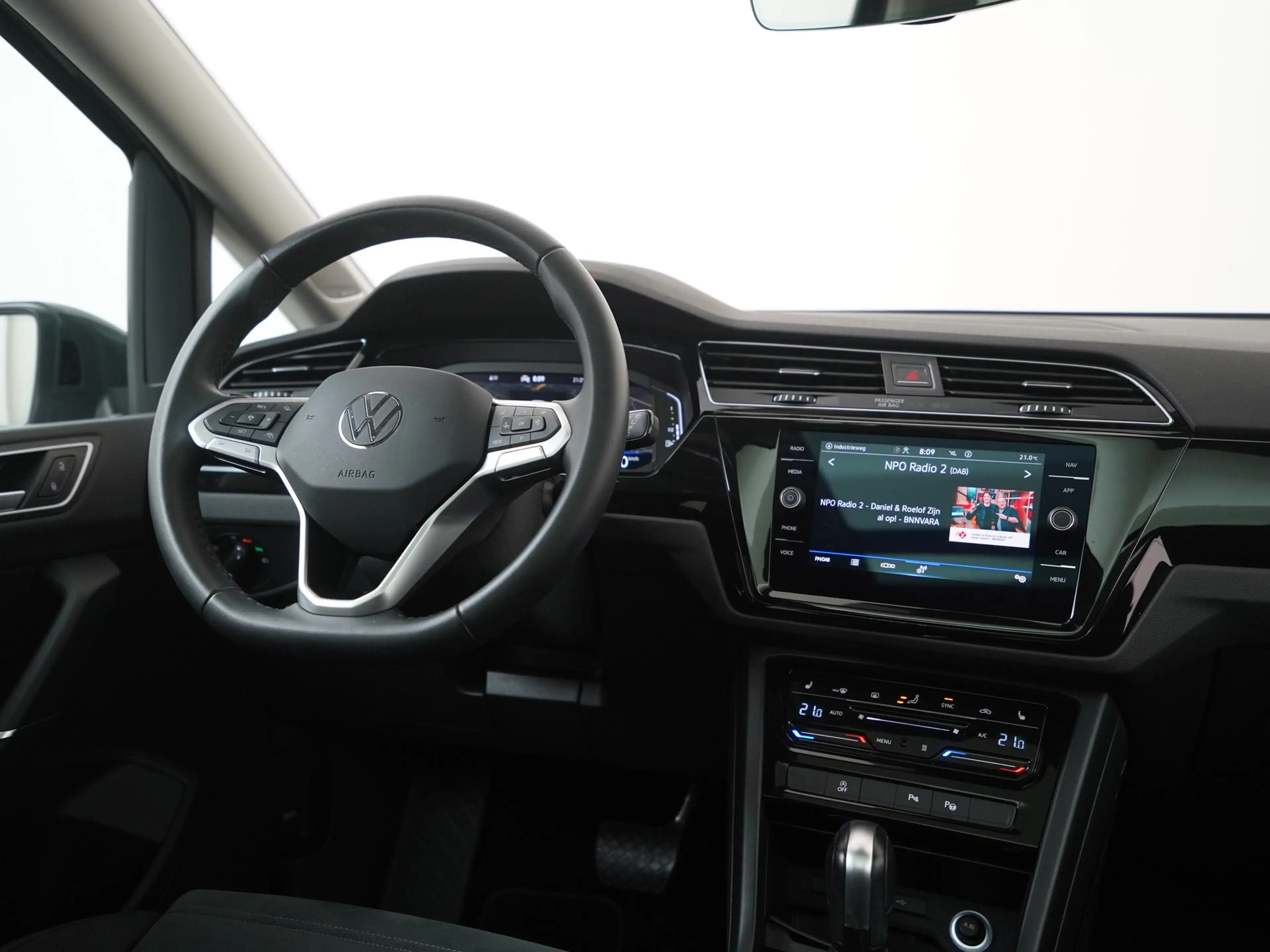 Volkswagen Touran 1.5 TSI Highline DSG | 7 Persoons | Panoramadak | — photo 5