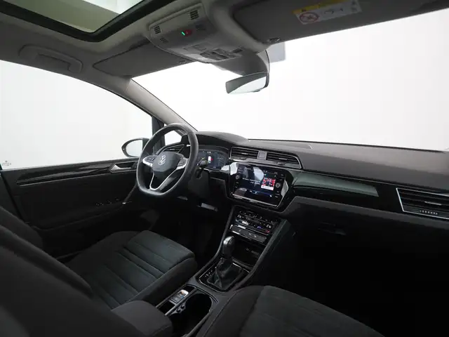Volkswagen Touran view 2