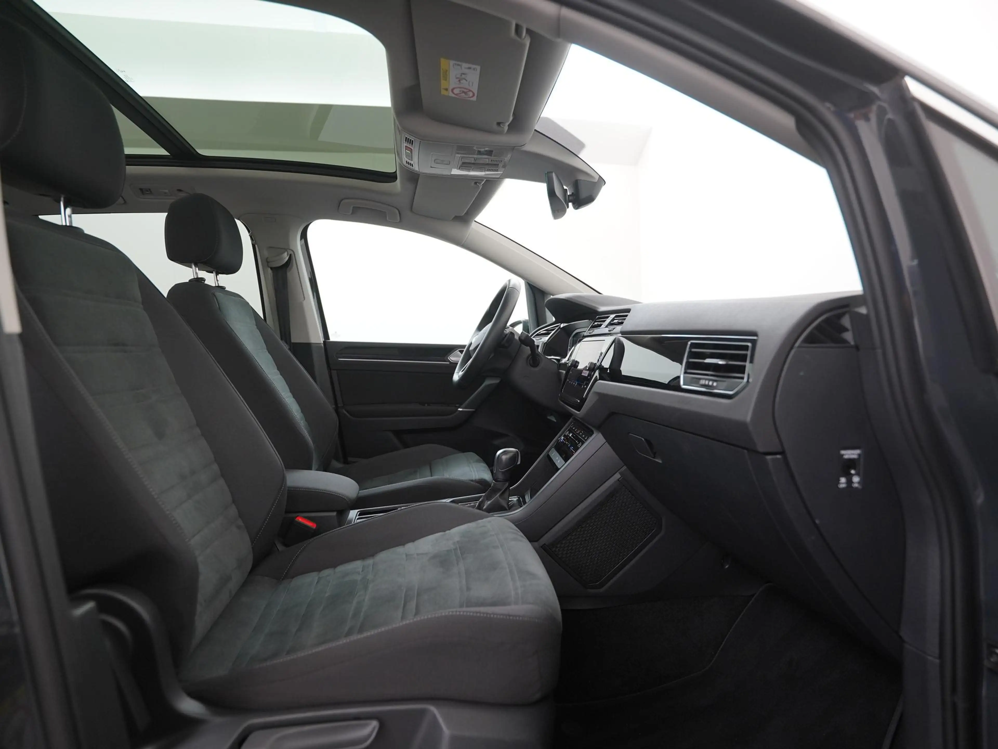 Volkswagen Touran 1.5 TSI Highline DSG | 7 Persoons | Panoramadak | — photo 3