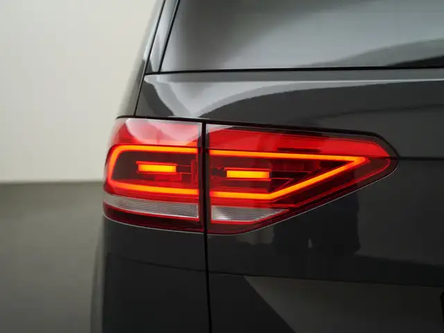 Volkswagen Touran view 24