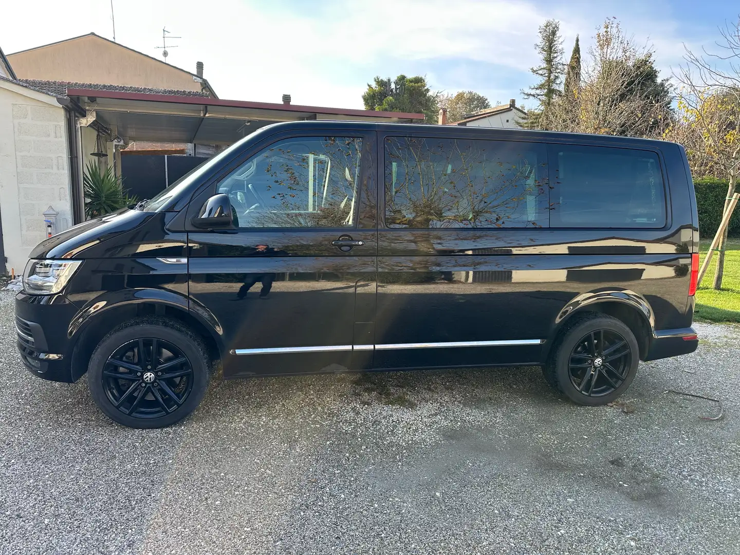 Volkswagen T6 Caravelle Highline Nero - 2
