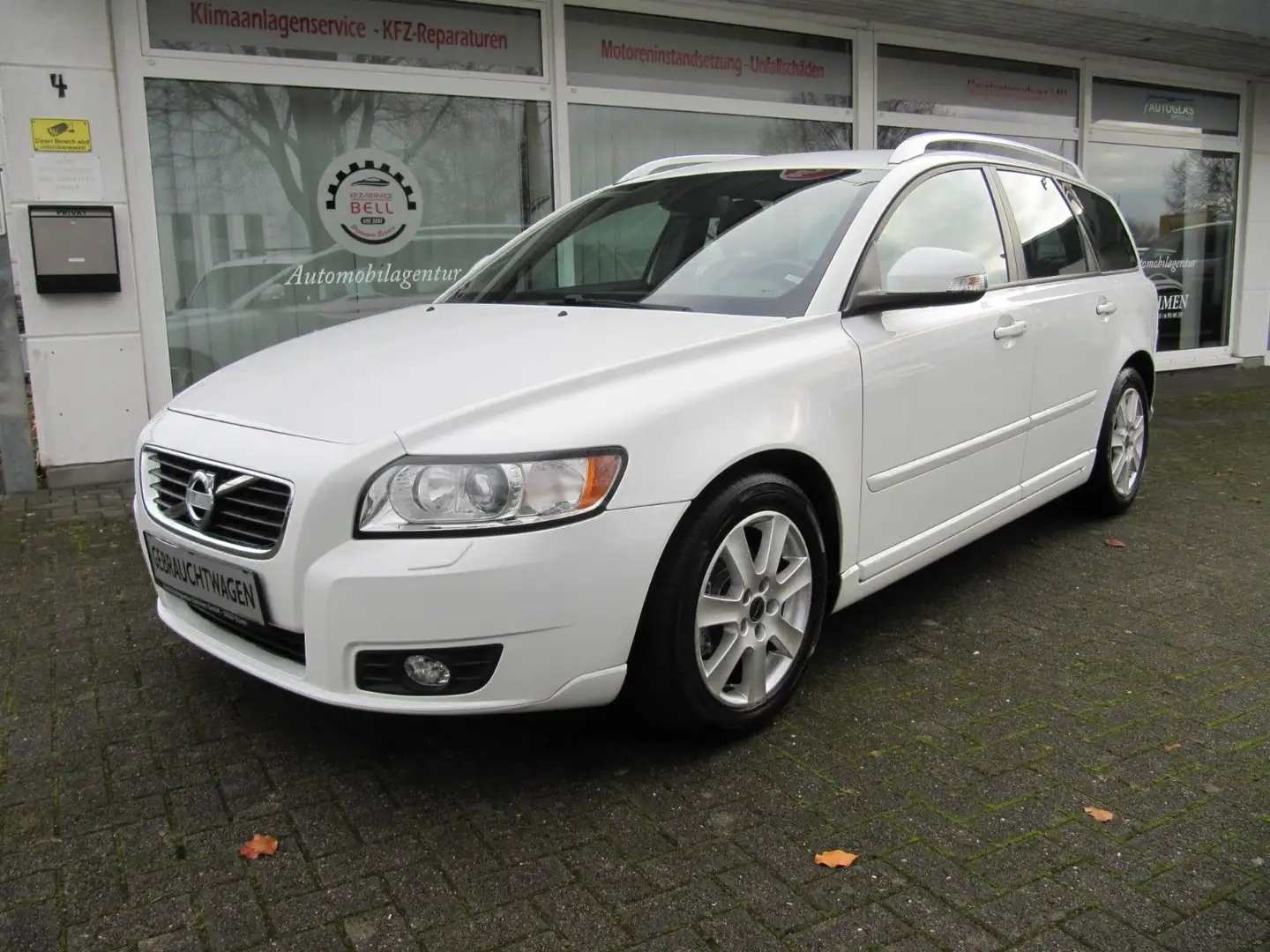 Volvo V50 Kombi D2 Business Pro Edition,Navi,Leder,Top Weiß - 1