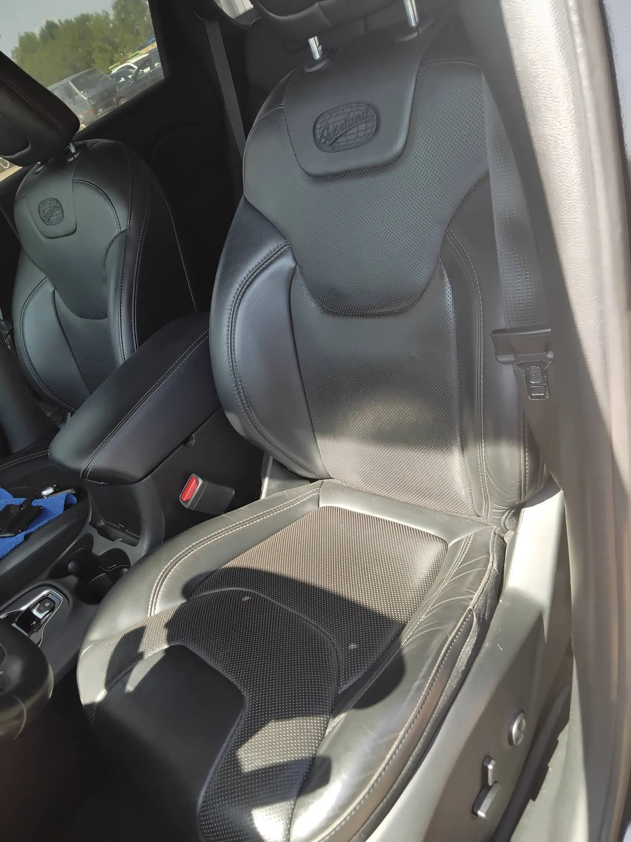Jeep Cherokee Sport FWD — photo 4