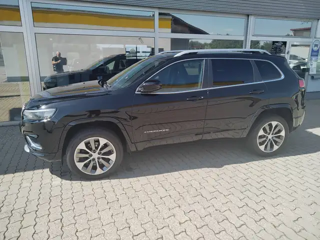 Jeep Cherokee Overland 4 WD