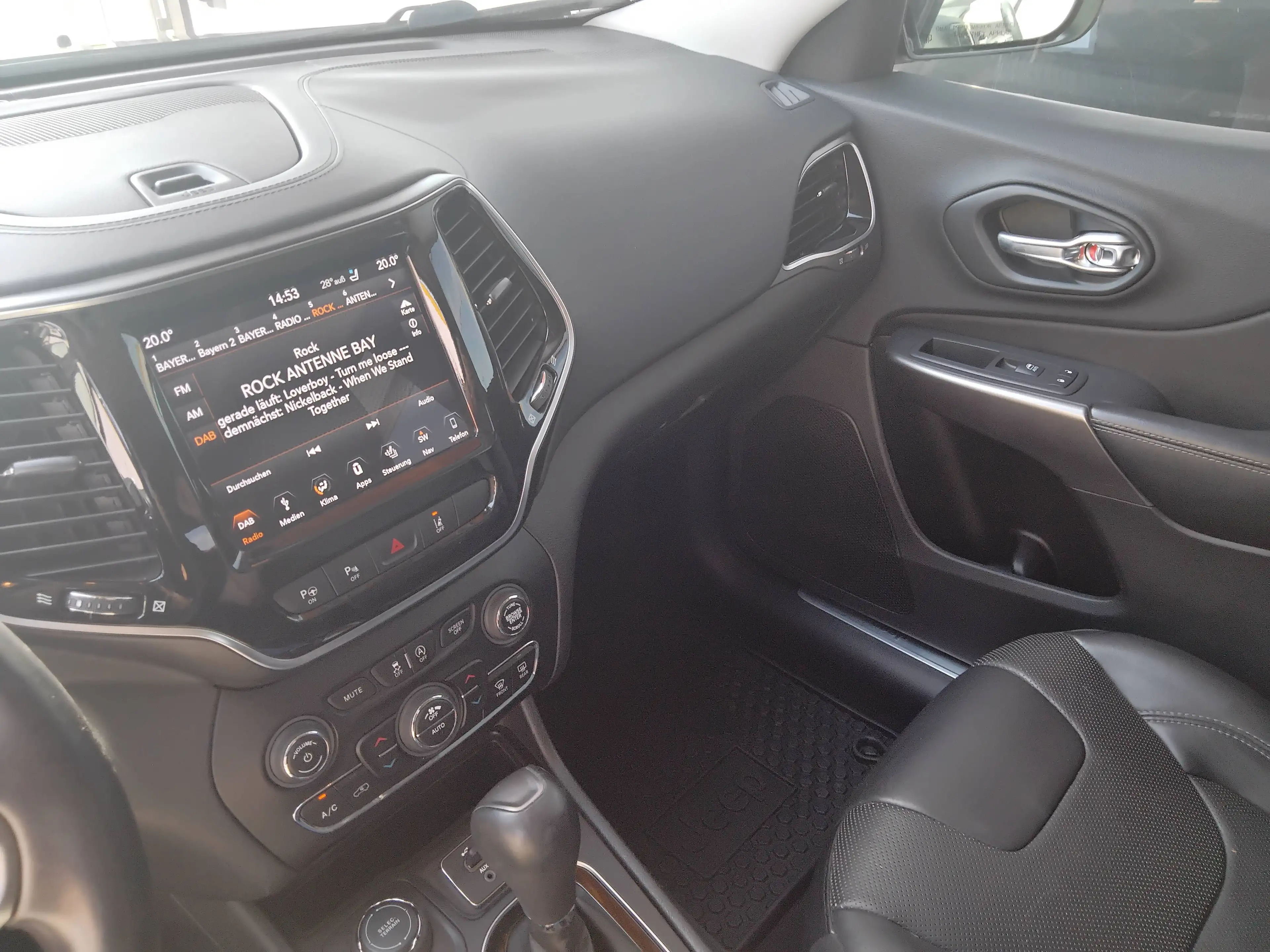Jeep Cherokee Sport FWD — photo 8