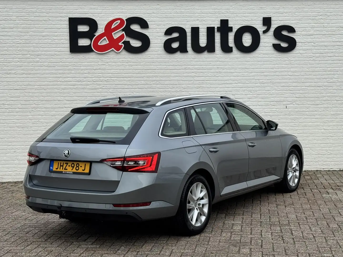Skoda Superb Combi 1.8 TSI Style Business Automaat Adaptive cru Grijs - 2