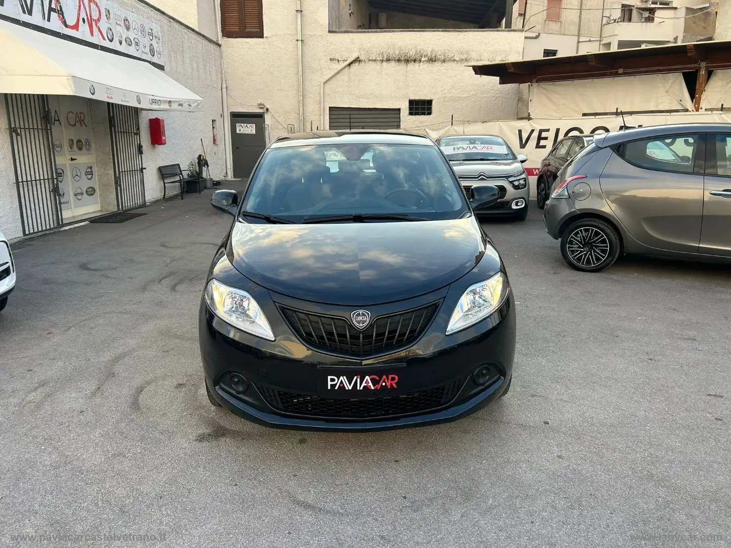 Lancia Ypsilon 1.0 FireFly 5p.S&S Hybrid Silver Nero - 2