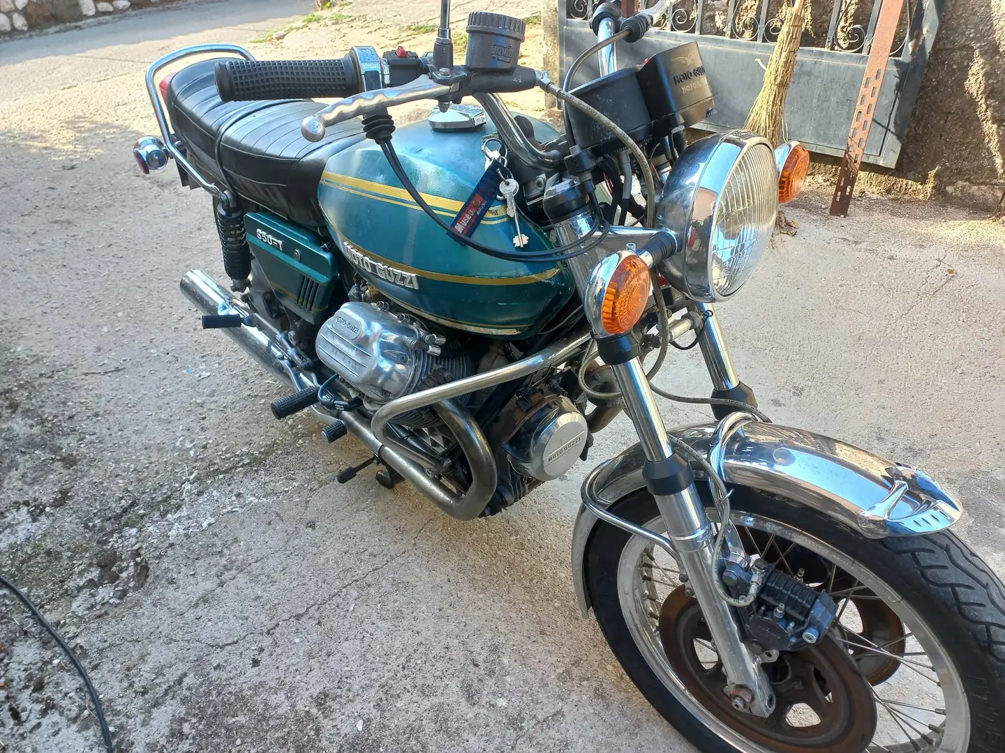 Moto Guzzi 850 T zelena - 2