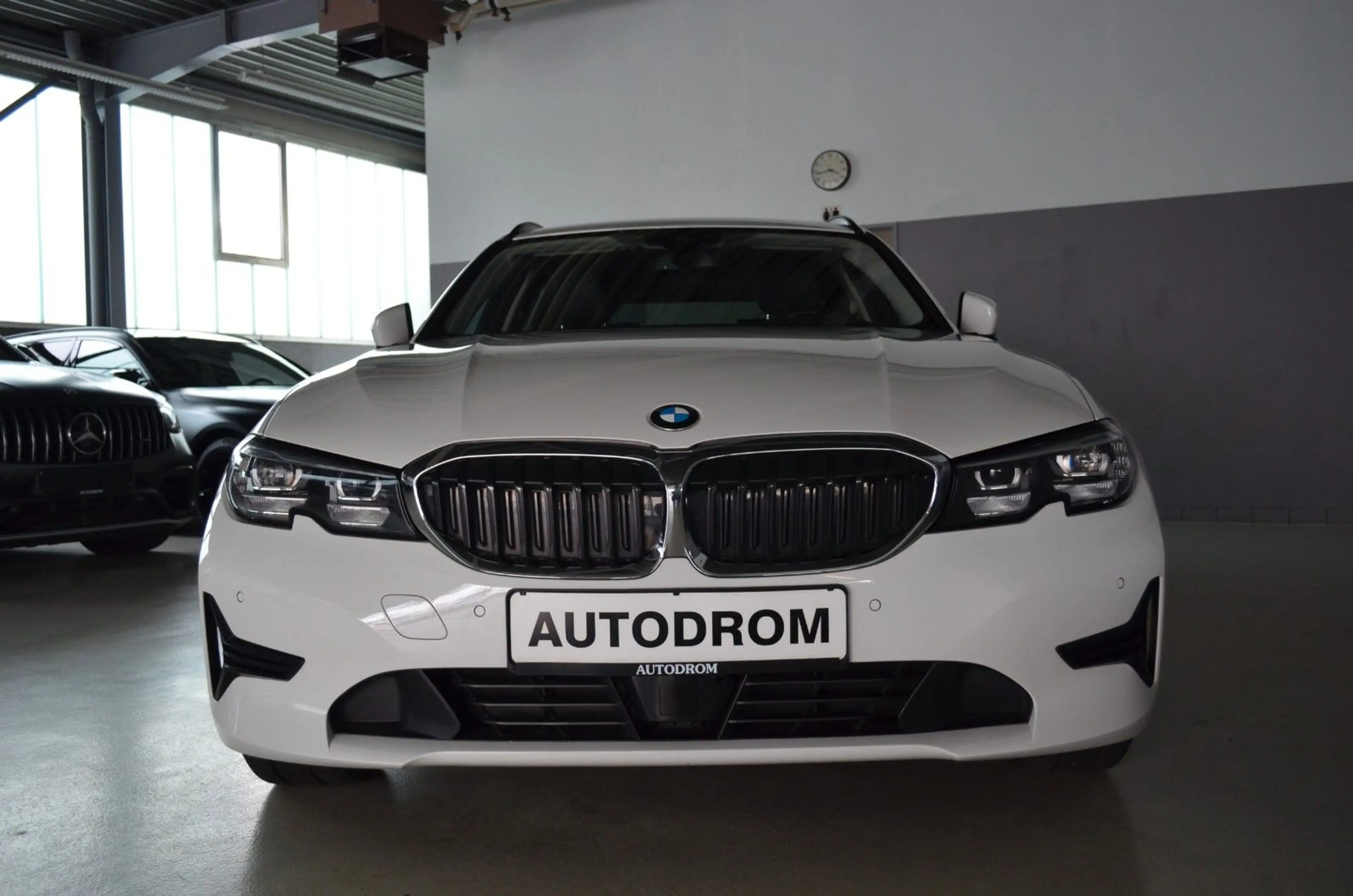 BMW 318 i Advantage Touring Live Cockpit/Ambiente — photo 4