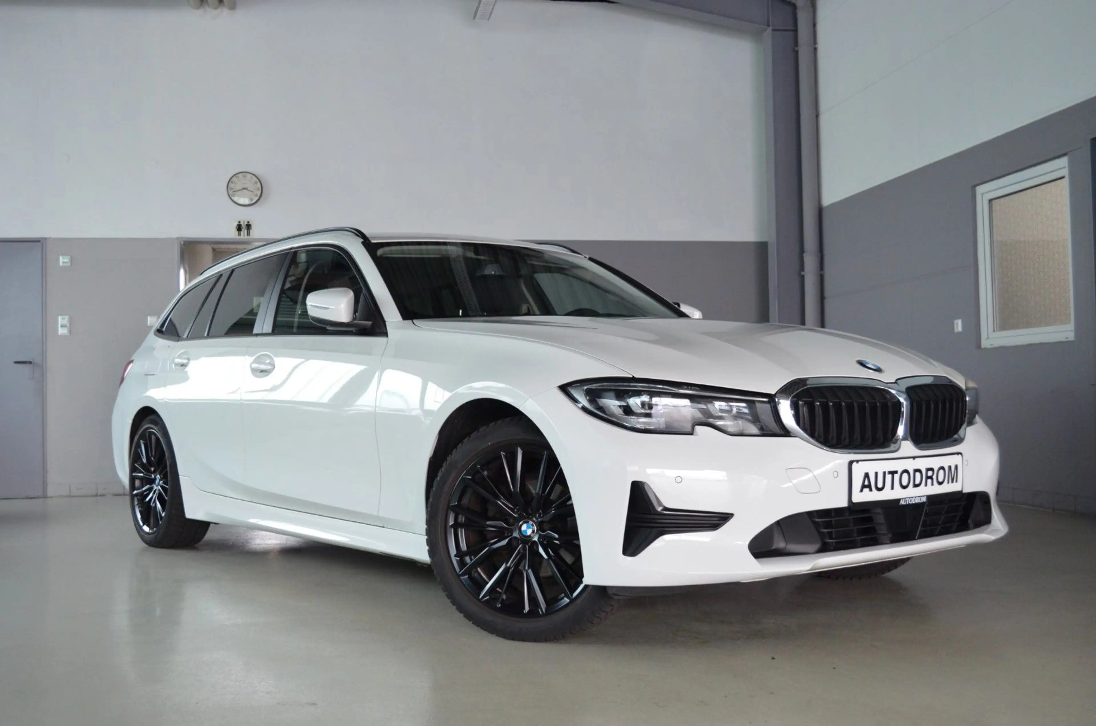 BMW 318 i Advantage Touring Live Cockpit/Ambiente — photo 2