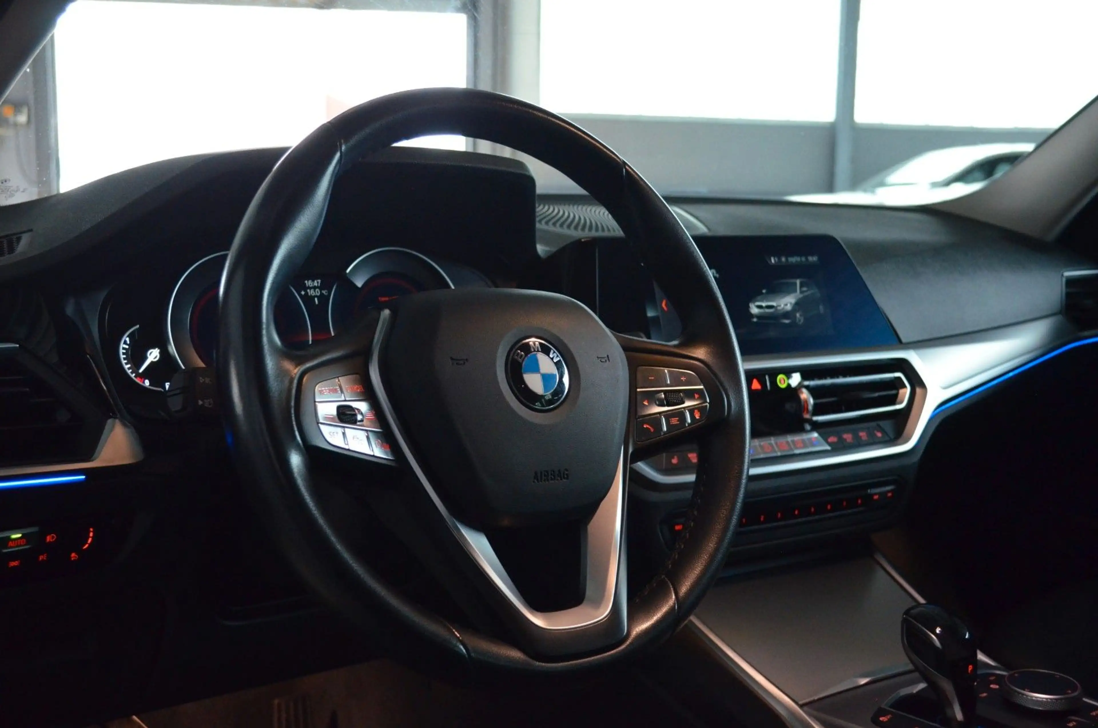 BMW 318 i Advantage Touring Live Cockpit/Ambiente — photo 12