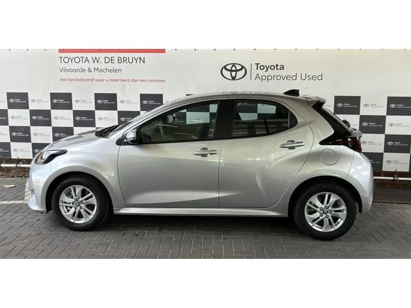 Toyota Yaris Dynamic Zilver - 2