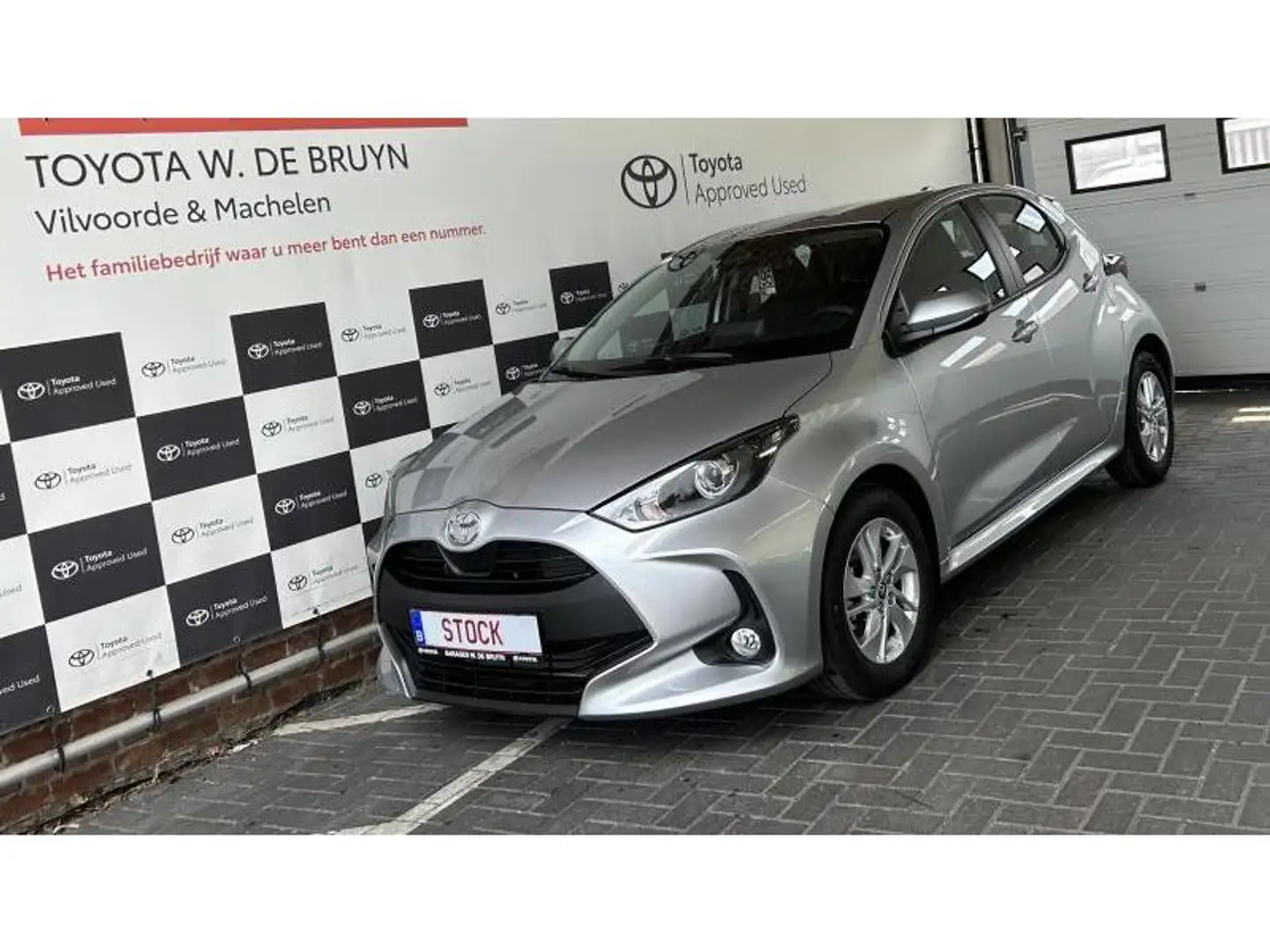 Toyota Yaris Dynamic Zilver - 1