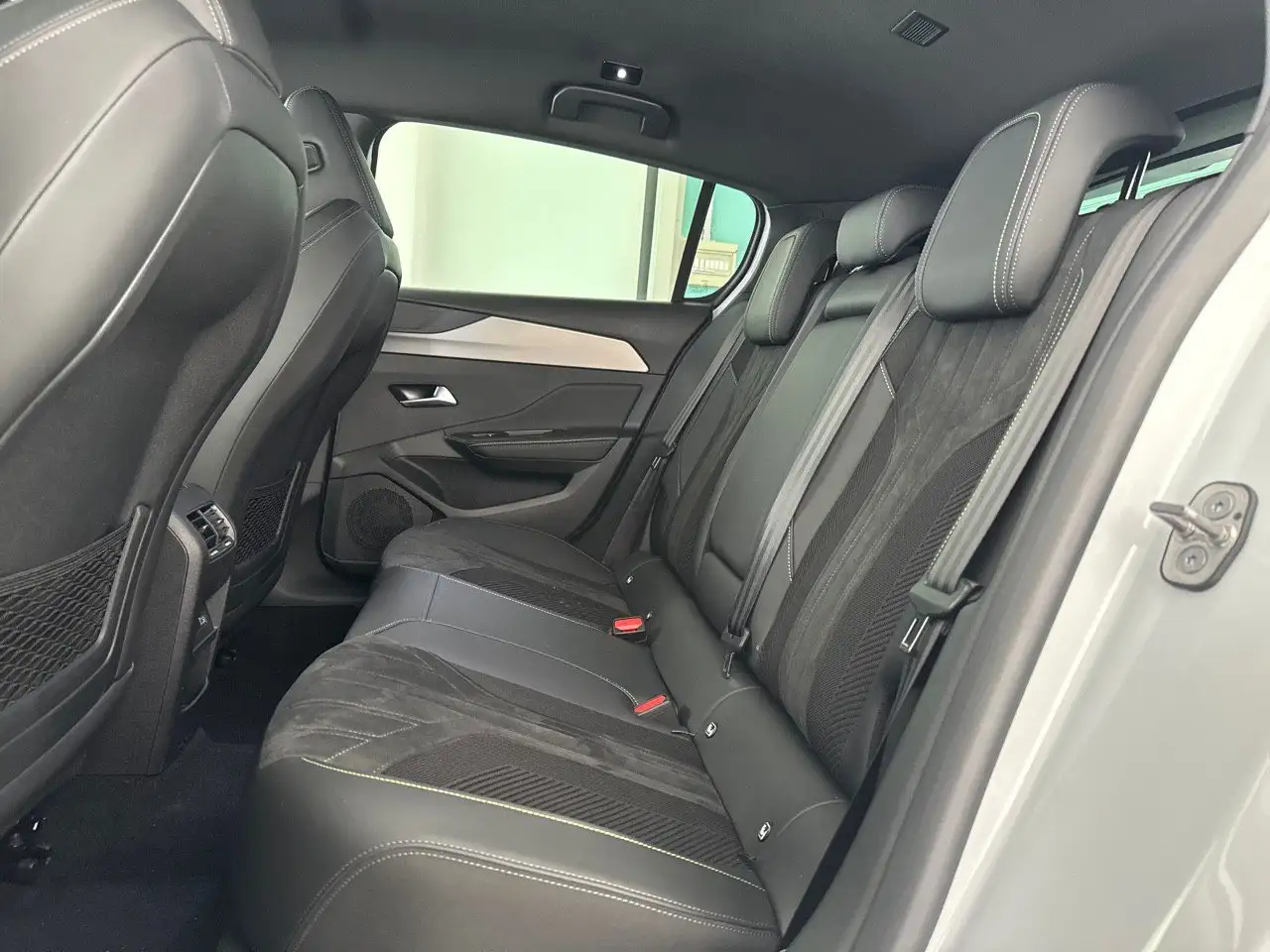 Peugeot 308 GT Hybrid 180 e-EAT8 S&S aut., миниатюра 10