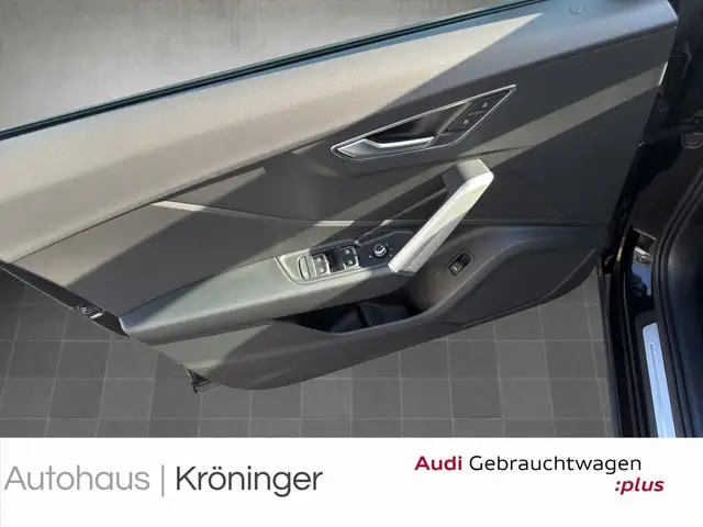 Audi Q2 view 8