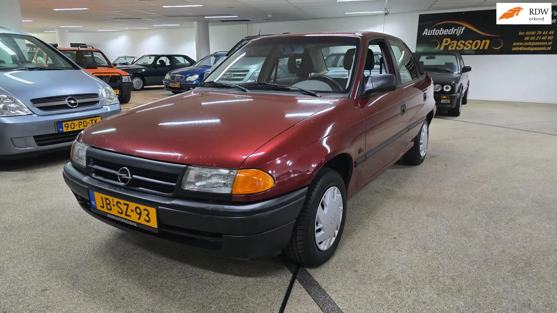 Opel Astra 1.6i Young 89.000dkm!! NAP!!Automaat!! Rood - 1
